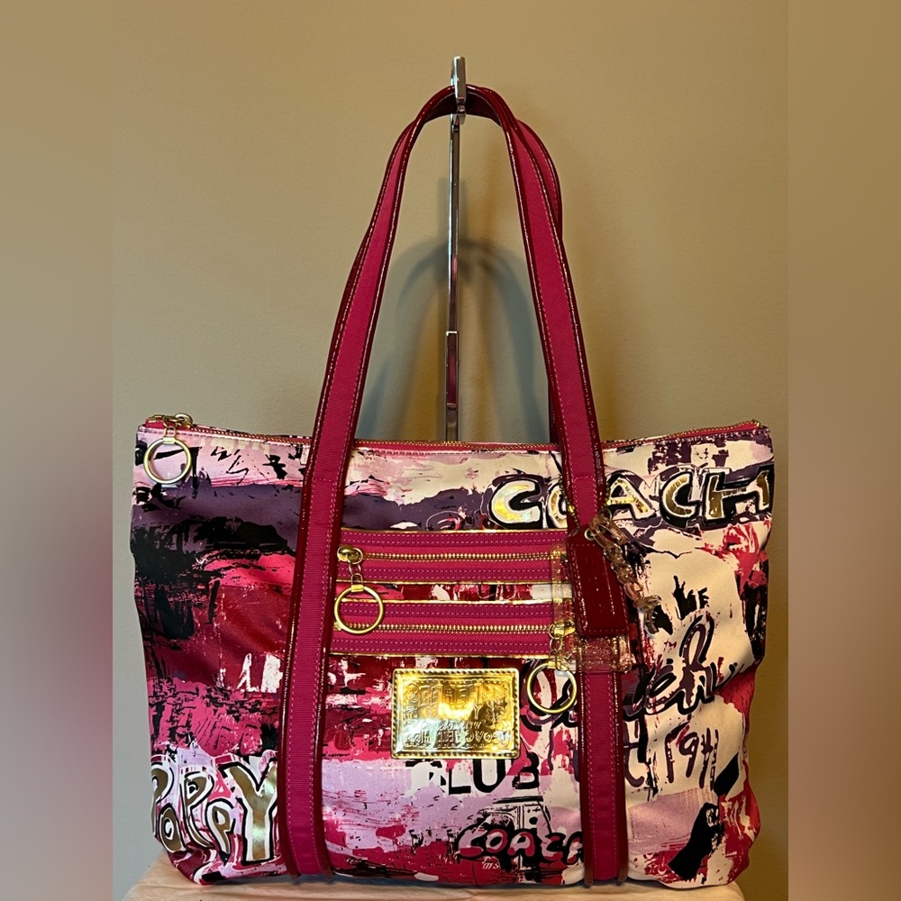 COACH Poppy Graffiti Glam Wall Script Tote - GUC